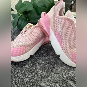 Women's Pink Athletic Shoes Air Max 270